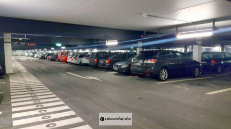 Parkhaus Parkplätze Parken Flughafen Brandenburg P3