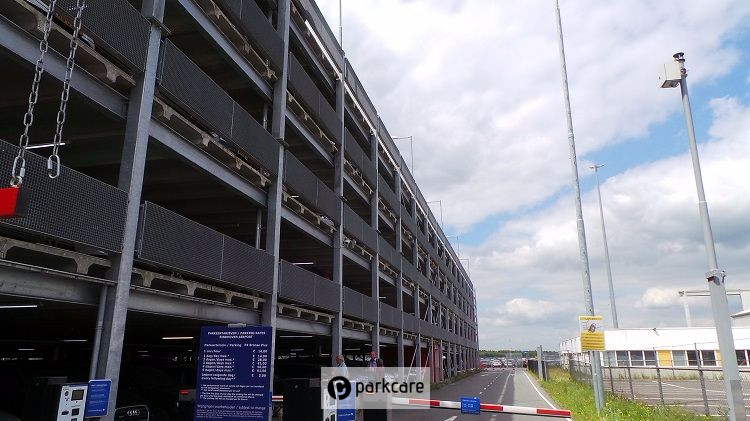 Parkeren Eindhoven Airport P4 Parkeerterrein overdekt