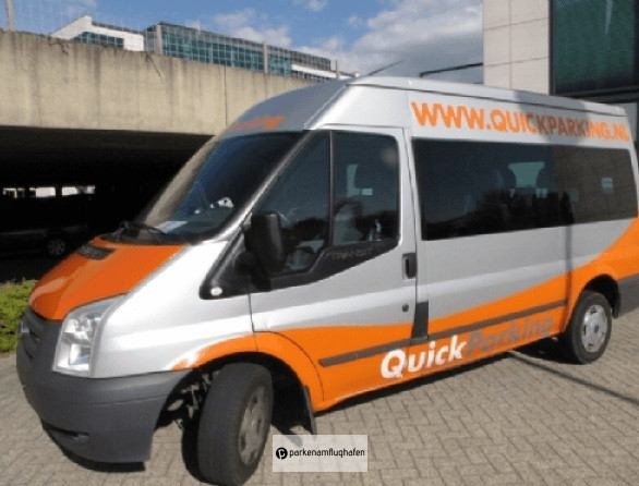 Moderner Shuttlebus von Quick Parking Eindhoven