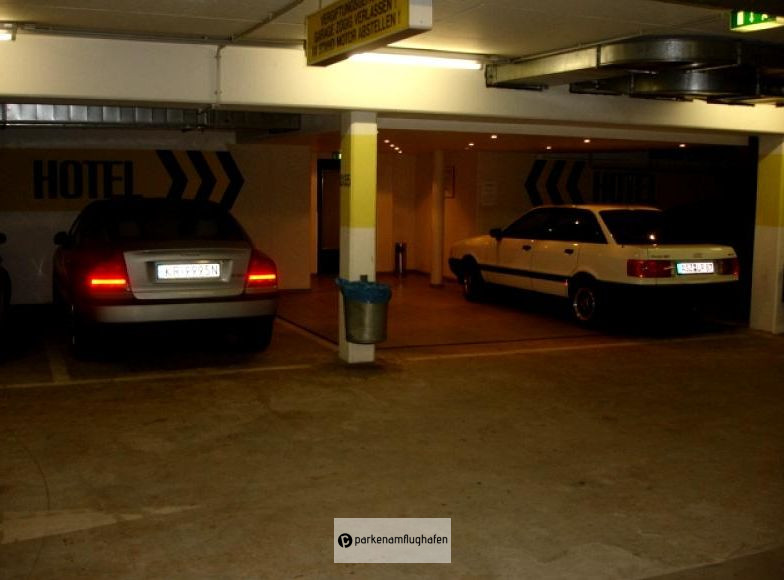 Hotel NH Parking Frankfurt Fahrzeuge in der Parkgarage
