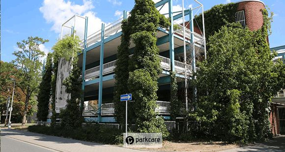 Zijaanzicht parkeergarage Mainparkhaus Frankfurt
