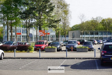 Parkplatz Parken Flughafen Groningen P2