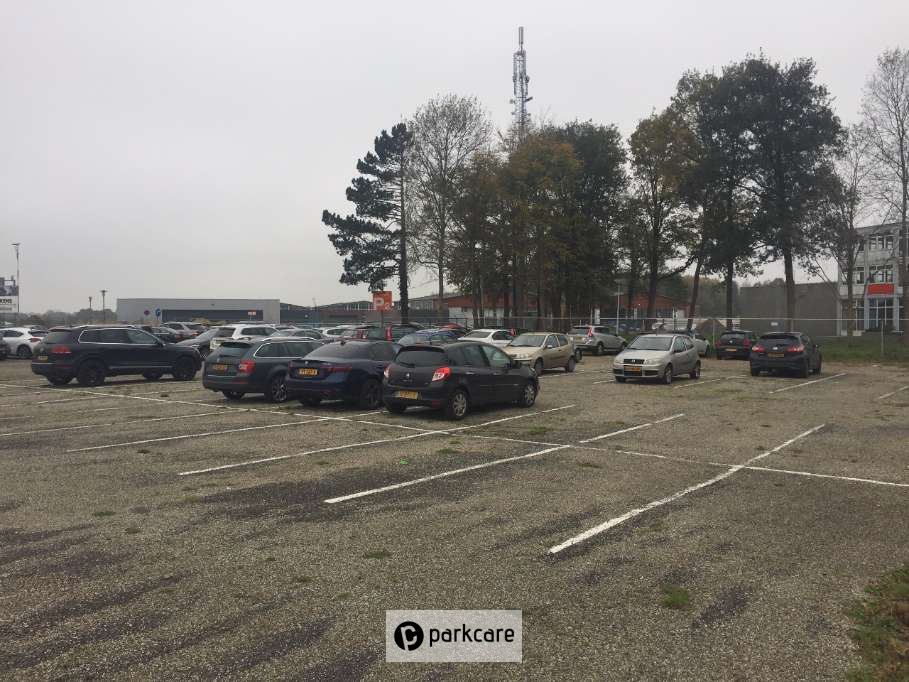 Auto's geparkeerd Parkeren Groningen Airport P2
