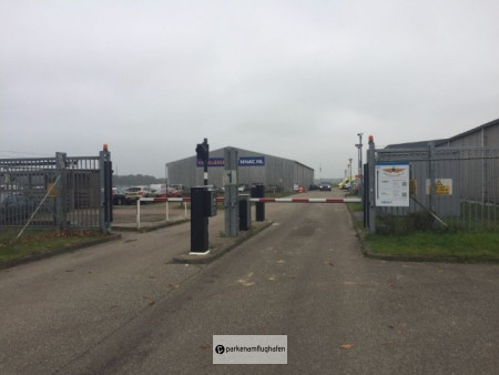 Parken Flughafen Groningen P3 Einfahrt