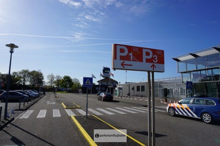 Parken Flughafen Groningen P3 Hinweisschilder