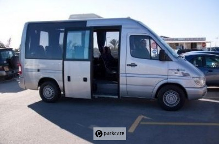 Vista lateral del minibus Aquacar Parking Alicante