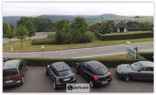 Geparkeerde auto's Hotelparkplatz Zur Morschbach Parking