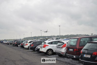 Auto's op parkeerterrein Parkeren Charleroi Airport P3