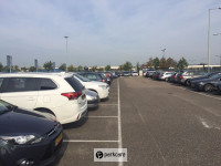 Ruime parkeerplaats Parkeren Rotterdam Airport P1