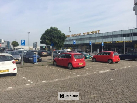 Invalidenparkeerplaatsen bij Parkeren Rotterdam Airport P2