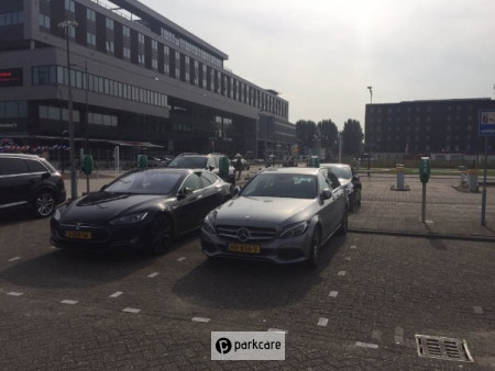 Oplaadpunt elektrische auto's Parkeren Rotterdam Airport P2