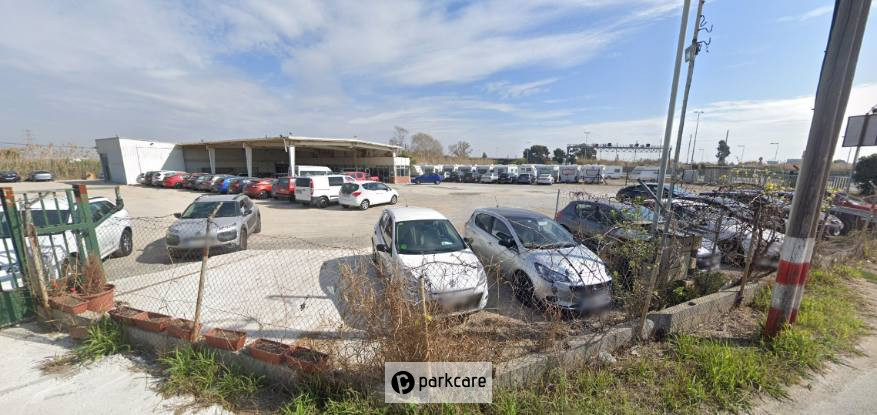 Coches aparcados al aire libre y cubiertos Pim Pam Parking Barcelona