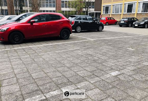 Grote parkeerplekken nabij vliegveld Düsseldorf bij Parkflair Valet
