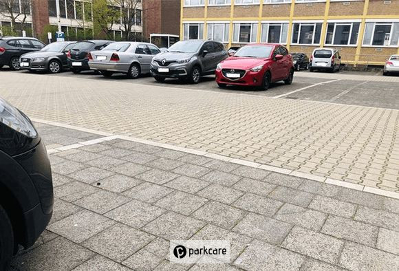 Auto's parkeren op een open parkeerterrein Parkflair Valet