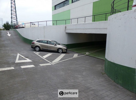 Entrada parking cubierto Epark Bilbao