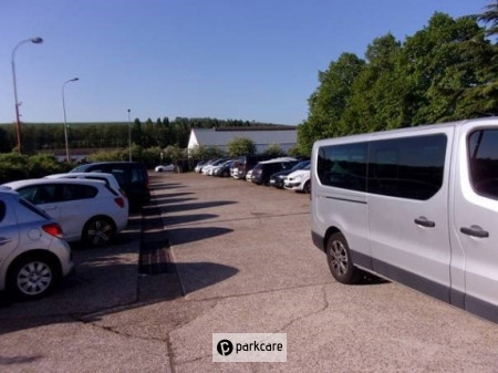 Votre voiturier Parking Shuttle Beauvais garera votre voiture dans ce parking extérieur