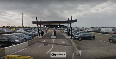 L'entrée du Parking Aéroport Lyon P4