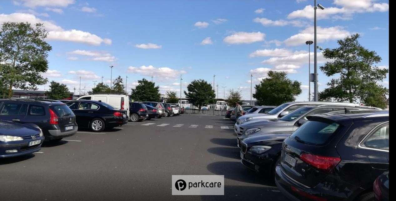 Parking Aéroport Beauvais P1 vous propose un grand parking extérieur
