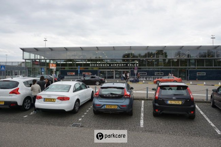 Geparkeerde auto's P1 Parkeren Airport Groningen P1