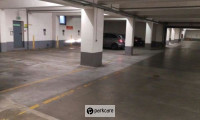 Geparkeerde auto's in overdekte garage Frankfurt Parkservice