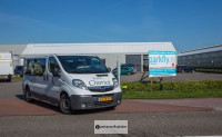 Park Fly Valet Schiphol Servicebus mit Mitarbeiter