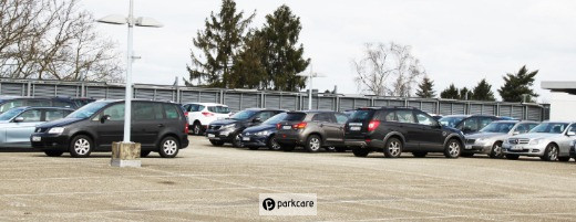Fly Park auto's outdoor geparkeerd