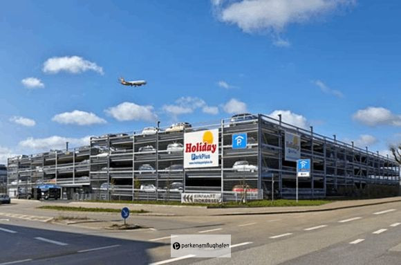 Easy Airport Parking Parkhaus Vorderansicht