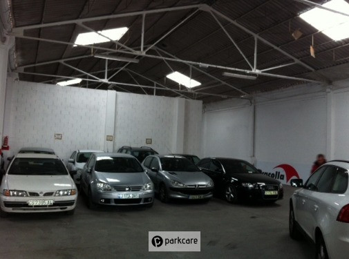 Coches estacionados Parking Lavacolla Valencia