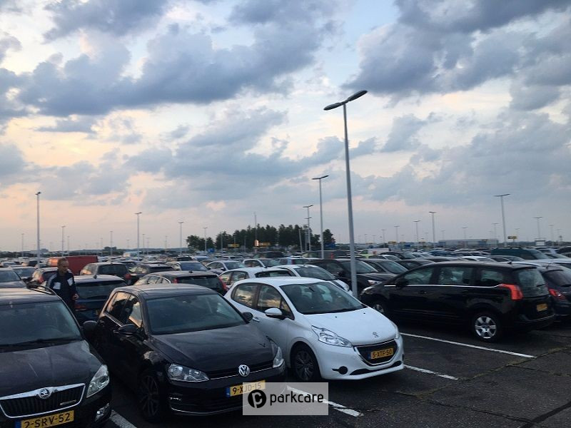Overzicht parkeerplaats Schiphol Smart Parking (Parkeren Schiphol P3)