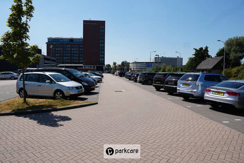 iParking Schiphol auto's geparkeerd