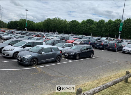 Class Park Roissy overview geparkeerde auto's