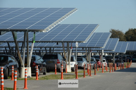 Parken Flughafen Weeze P2 Solaranlagen über Parkplatz
