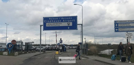 Parken Flughafen Eindhoven P5 Zufahrt zum Parkplatz