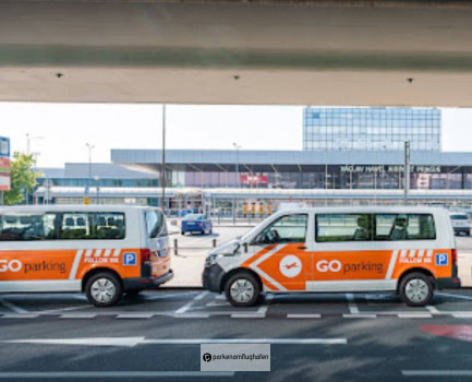 Go Parking Prag Airport Parkplatzüberdachung mit Shuttlebussen