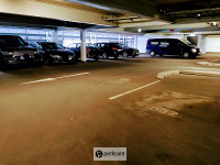 Parking couvert spacieux au sol dur de Deluxe Valet Parking Düsseldorf