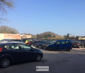 A1 Parking Charleroi Volle Außenparkfläche