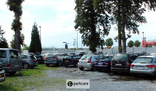Aeropark Charleroi open parkeerterrein