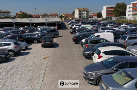 Vista externa de parking low cost Oporto