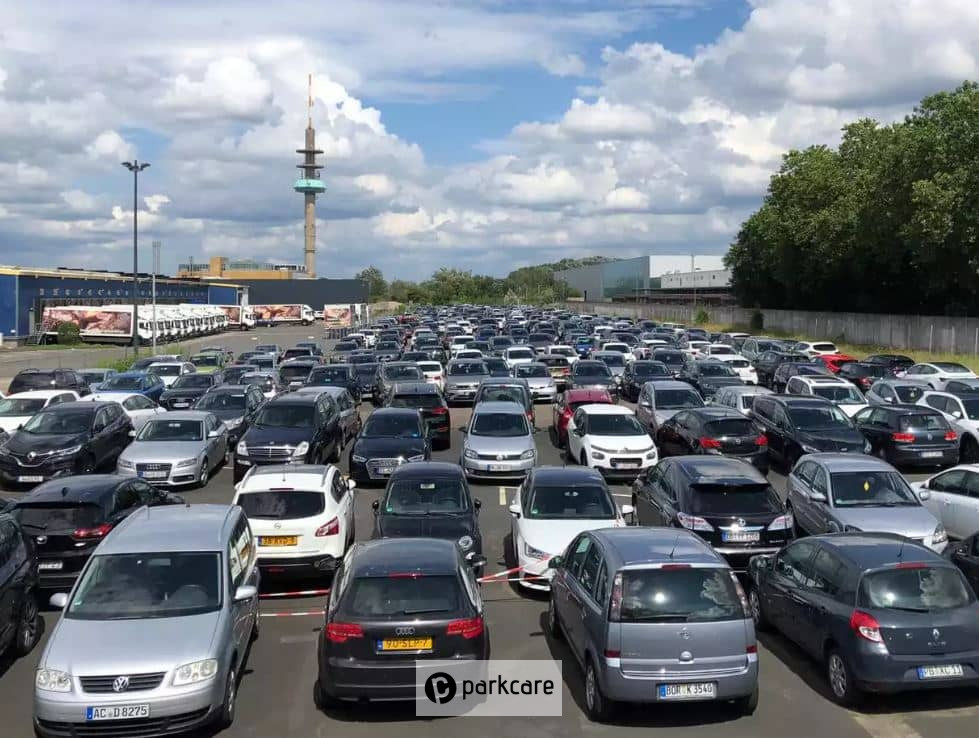 Parking Airea Keulen overzicht geparkeerde auto´s