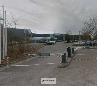 Euro-Parking Eindhoven Einfahrt Gelände