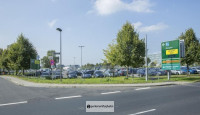 Flughafen Düsseldorf P24 Parkplätze und Beschilderung