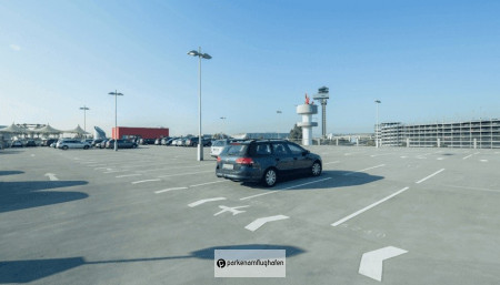 Parken Flughafen Düsseldorf P5 Nicht-bedachte Parkplatzfläche